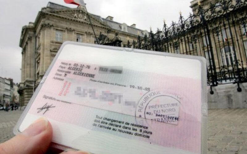 Morocco Tops List of Residence Permit Recipients in France, New Data Shows