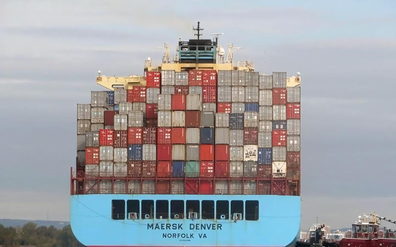 Morocco welcomes a ship carrying arms for Israel, Spain refuses