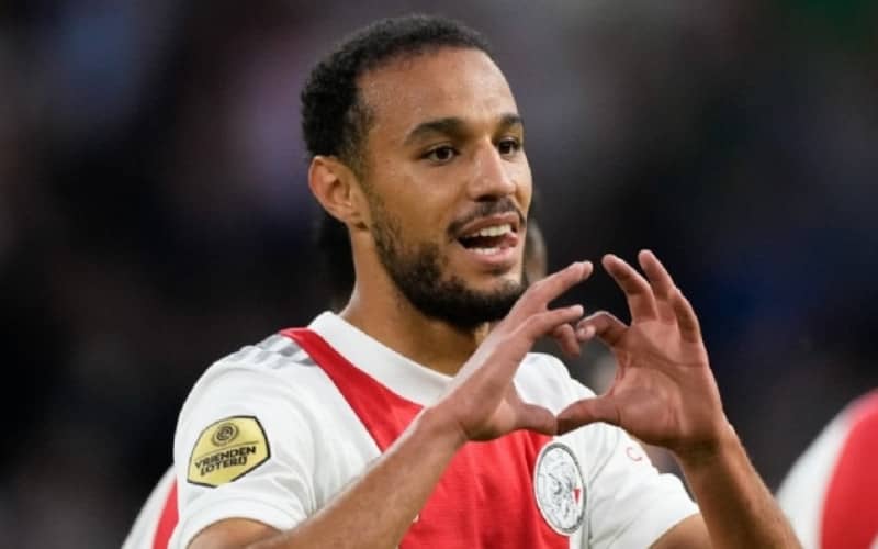 Morocco's Mazraoui Supports Atlas Lions from Afar Despite CAN Absence
