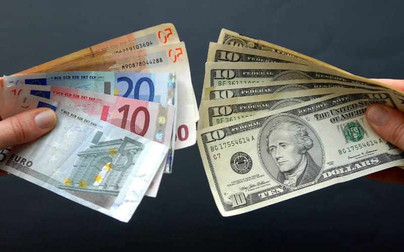 Morocco's Remittances from Abroad Expected to Drop 15% in 2022, Central Bank Forecasts