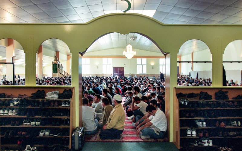 Muslim Federations Seek Consensus on French Islam Charter