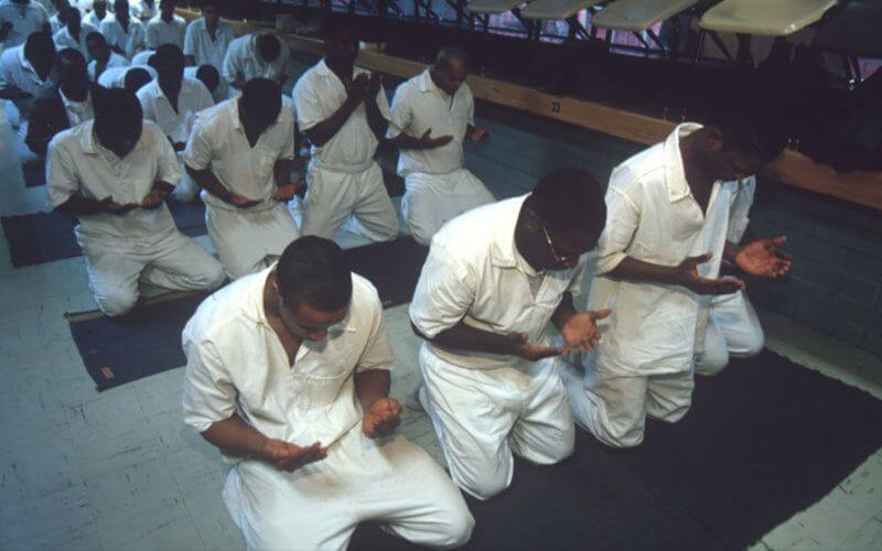Muslim Inmates Face Religious Restrictions in US Prisons, NGO Reports