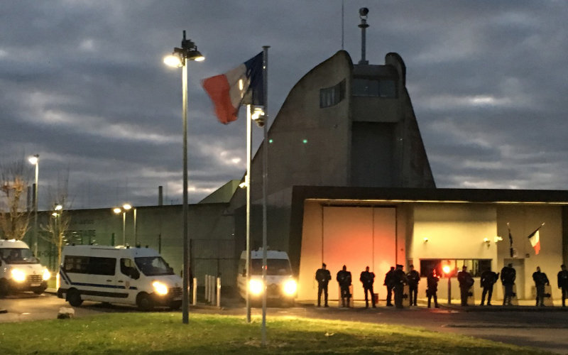 Muslim Prison Chaplain Expelled for Alleged Luxury Perfume Smuggling