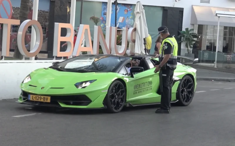 Netherlands: a Moroccan influencer sentenced for letting his 6-year-old son drive a Lamborghini