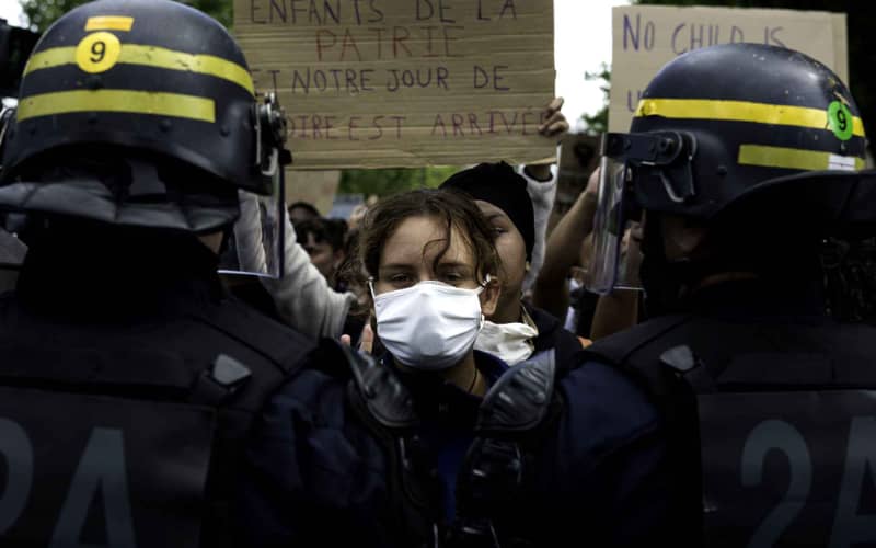 New App Empowers Citizens to Document Police Encounters in France