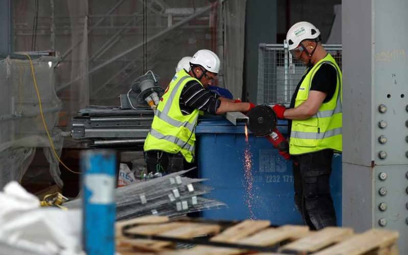 Oman Reserves Private Sector Jobs for Nationals Amid Economic Downturn