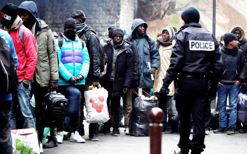 Poll: 60% of French View Migrants as Threat, Majority Favor Strong Leadership