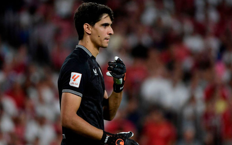 PSG Eyes Moroccan Goalkeeper Bounou as Potential Donnarumma Replacement
