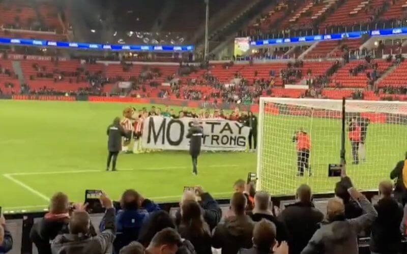PSV Eindhoven Honors Ihattaren with Emotional Tribute After Father's Death