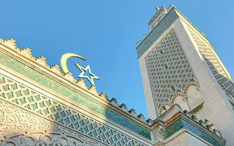 Ramadan 2026 in France: CFCM and Paris Mosque Clash Over Start Date