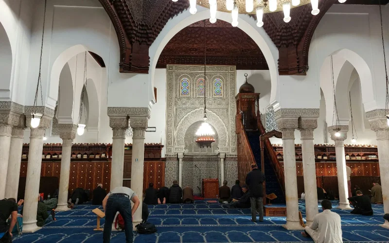 Ramadan 2026: Paris Mosque and CFCM Clash Over Fasting Date