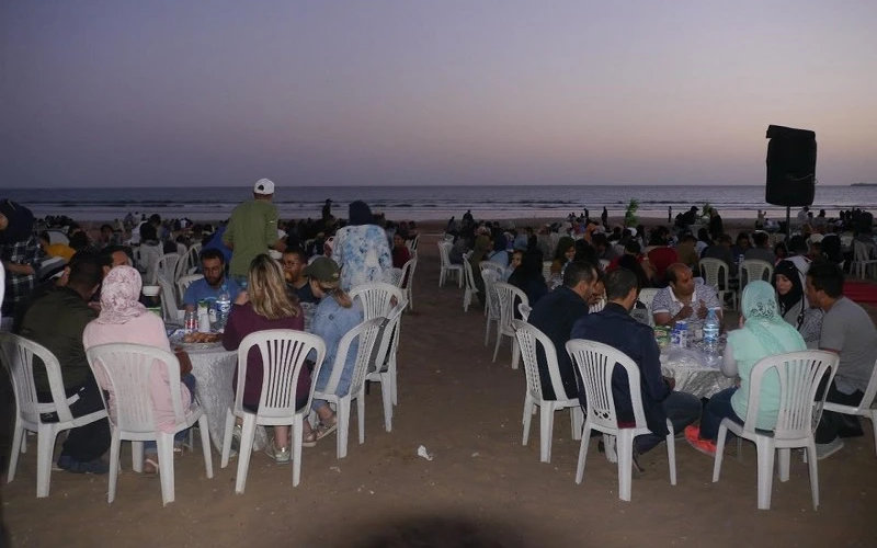 Ramadan: Agadir wants to put an end to the "bazaar" of ftours on the beach