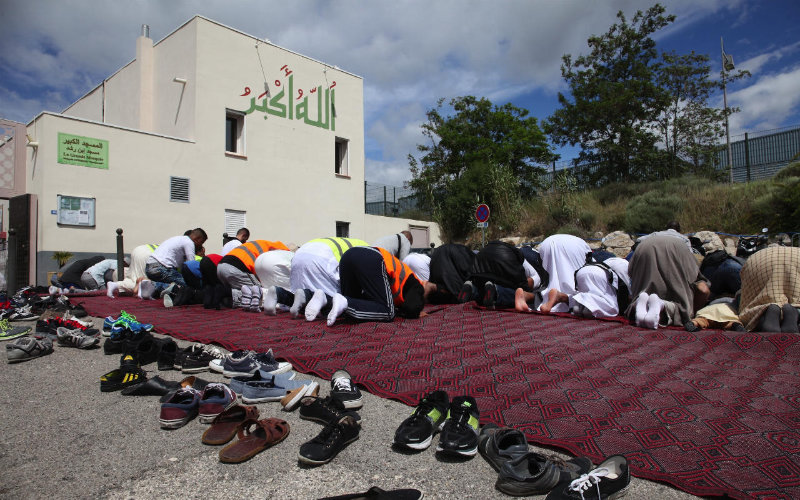 Ramadan Begins in France as Visa Issues Delay Arrival of Moroccan Imams