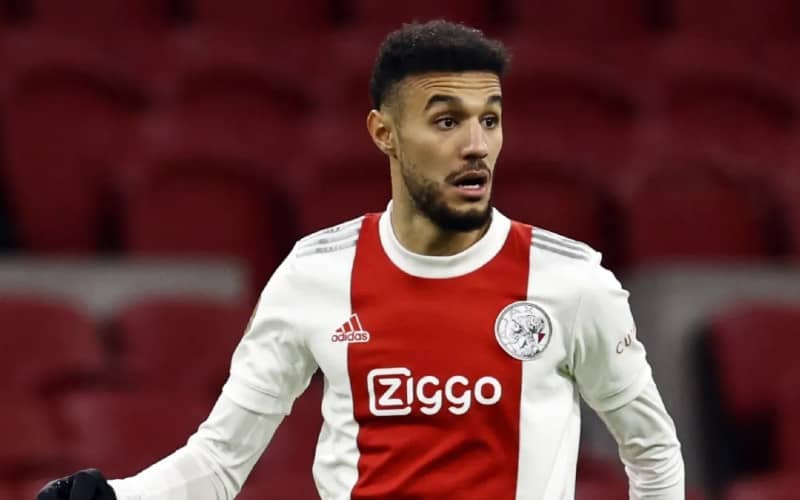 Real Madrid Makes Late Bid to Lure Mazraoui Away from Barcelona Deal