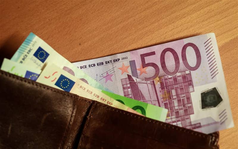 Remittances from Moroccan Expats Surge 22.5% to 12.31 Billion Dirhams in February