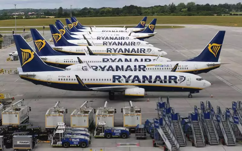 Ryanair to Phase Out Paper Boarding Passes, Impacting Moroccan Travelers