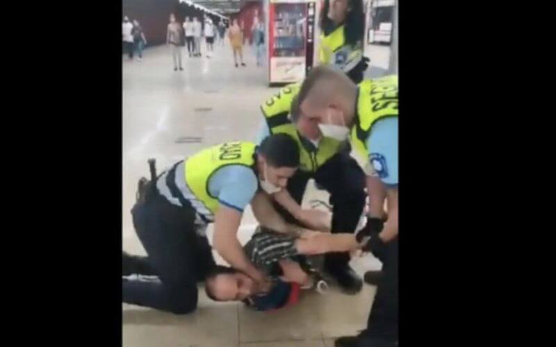 Security Guards Forcibly Remove Moroccan Man from Train for Mask Violation Near Madrid