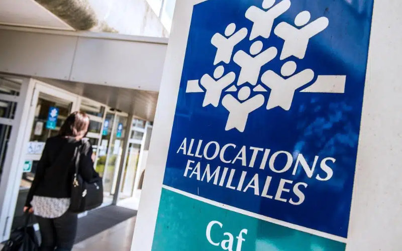 Senate Approves Bill to Restrict Foreigners' Access to French Social Benefits
