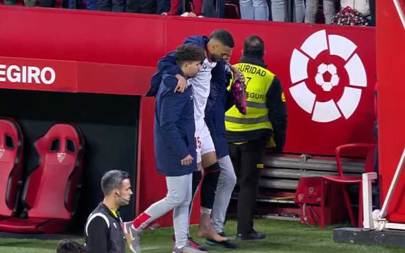 Sevilla's En-Nesyri Scores, Assists, Then Exits with Potential Foot Injury