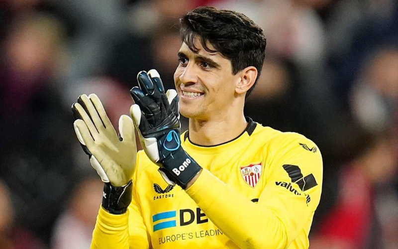 Sevilla's Goalkeeper Dilemma: Bounou's Starting Spot Under Threat