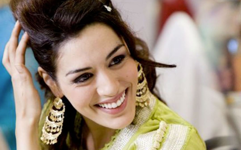 Singer-Actress Sofia Essaïdi Expecting First Child with Dancer Adrien Galo