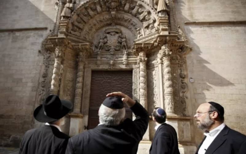 Spain and Portugal Grant Citizenship to 90,000 Sephardic Jewish Descendants Since 2015