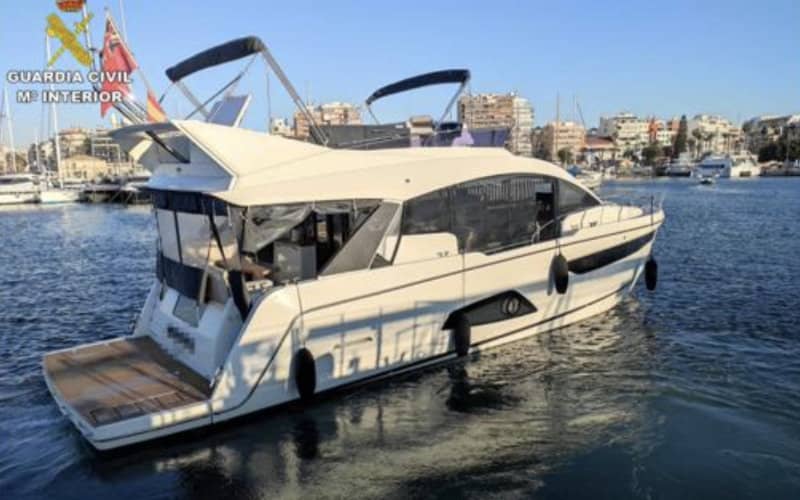 Spanish Coast Guard Seizes 810 Kilos of Hashish in Luxury Yacht Chase