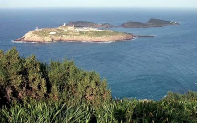 Spanish Opposition Demands Removal of Unauthorized Moroccan Fish Farm in Disputed Waters