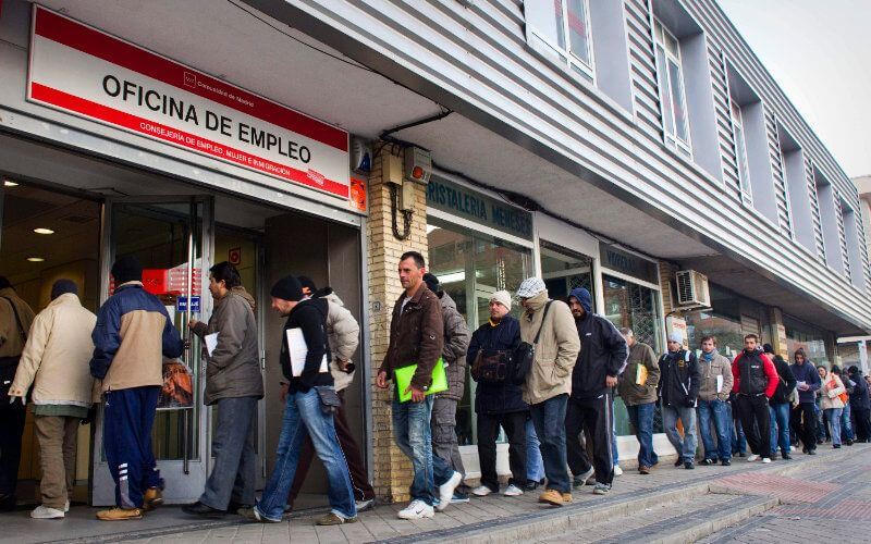 Spanish Scammer Arrested for Selling Fake Work Contracts to Moroccan Youth