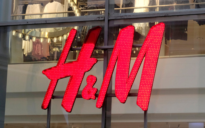 Starbucks and H&M to Exit Morocco Amid Profitability Concerns