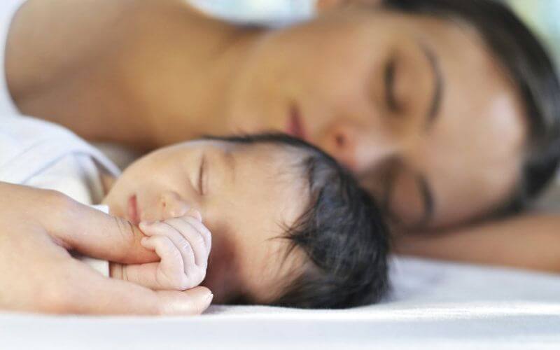 Stranded Moroccan Women Give Birth in France Amid COVID-19 Travel Restrictions