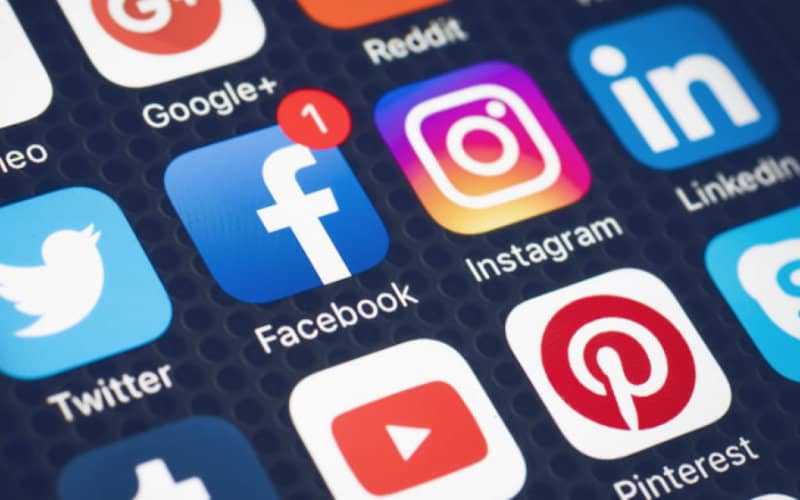 Study: Nearly Half of Moroccans Rely on Social Media for News and Information