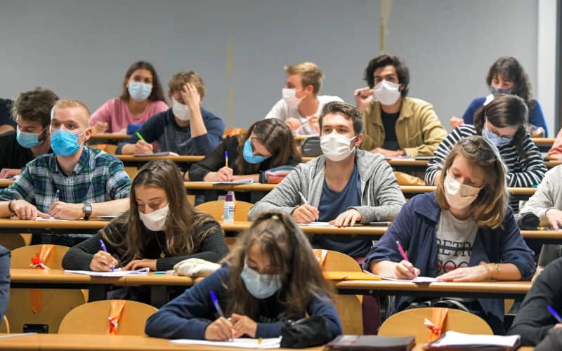 Study Reveals 12% Lower Response Rate for Maghrebian Master's Applicants in French Universities