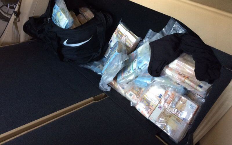 Syrian Man Caught at German-Austrian Border with €1.1 Million in Hidden Cash
