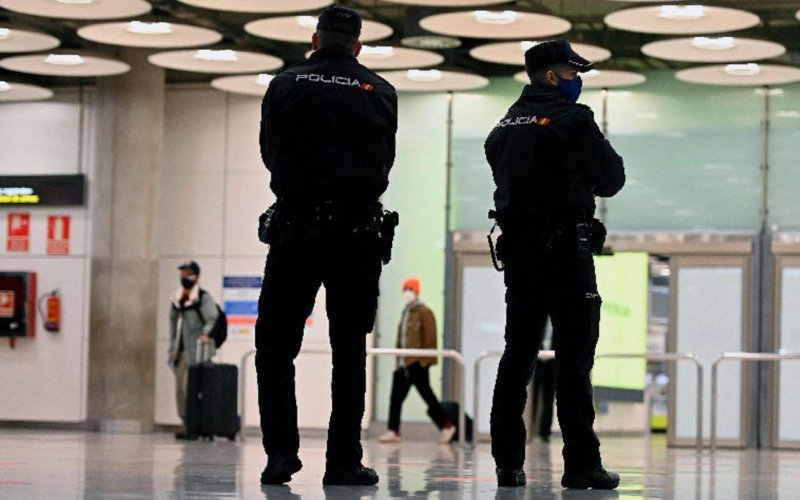 Three Moroccan Asylum Seekers Escape Madrid Airport, Raising Security Concerns