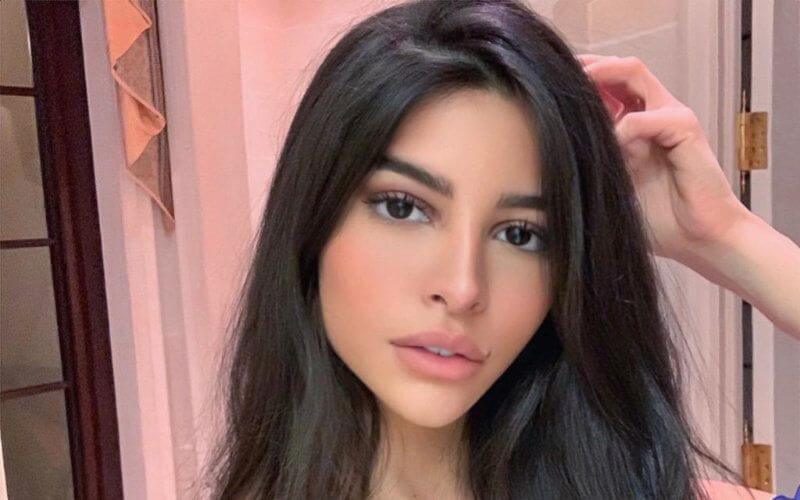 Top Model Sofia Symonds Debunks False Texas Shooting Rumors