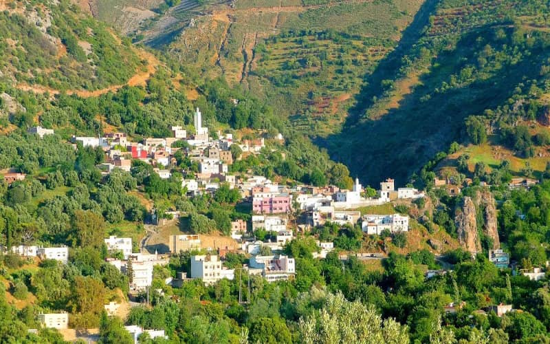 Tragic Selfie Attempt Leads to Fatal Fall from Mountain in Morocco