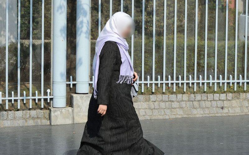 Veiled Woman Stabbed in Loire, France; Attacker Sent to Psychiatric Center