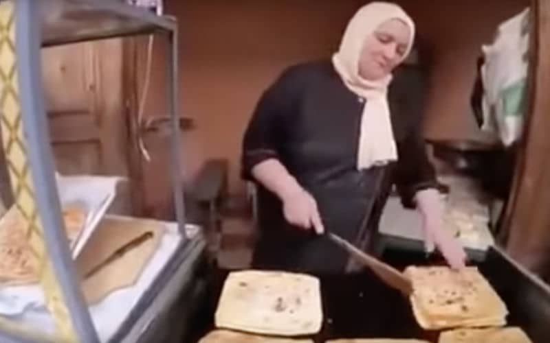Viral Video: Moroccan Street Vendor Wows Tourist with Fluent English in Marrakech Market
