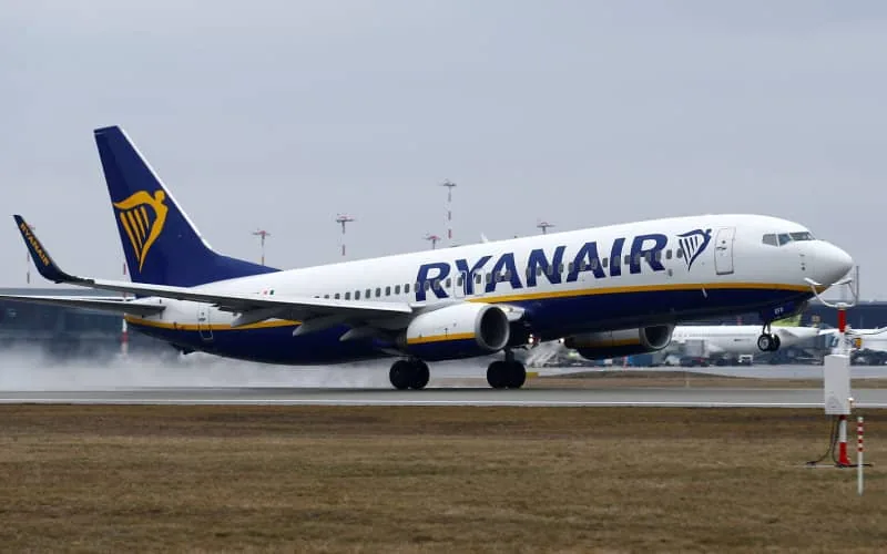 Volotea Swoops In as Ryanair Exits: French Airports See Shake-up Amid Tax Hike Drama