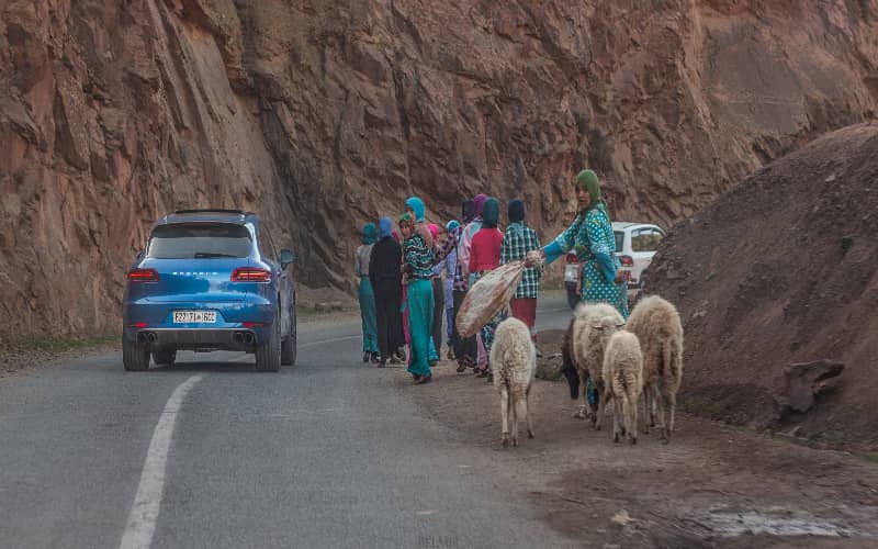 Wage Gap Fuels Income Inequality in Morocco, Study Finds
