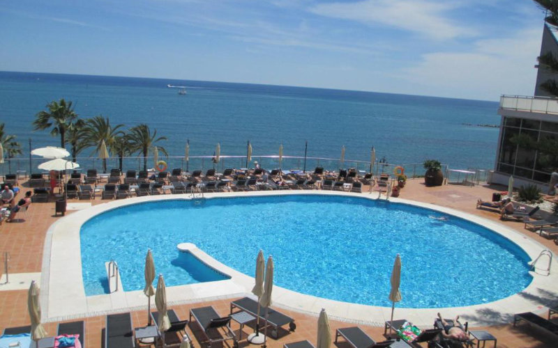 Wealthy Moroccans Flock to Spanish Beaches for Eid al-Adha Holiday