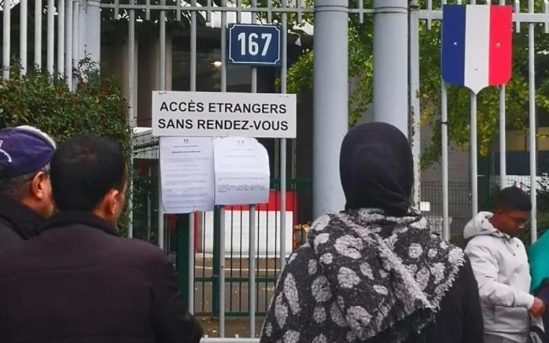 Without appointments, without papers: the administrative trap that strikes thousands of Moroccans in France