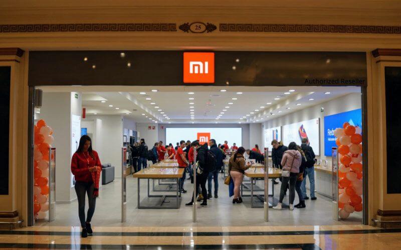 Xiaomi Store Opening in Casablanca Sparks Confusion, Draws Crowd Amid COVID-19 Concerns