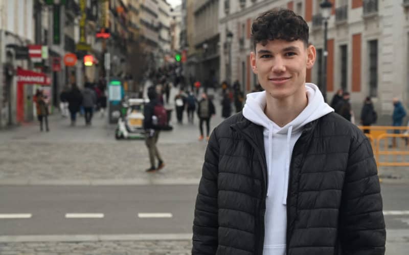 Young Moroccan Migrant Becomes YouTube Influencer, Bridges Cultures in Spain